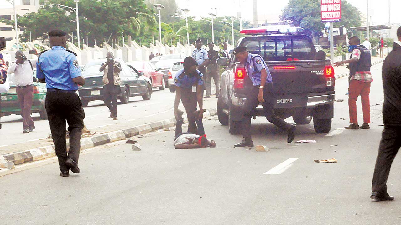 Police commissioner, others killed in Shiites protest