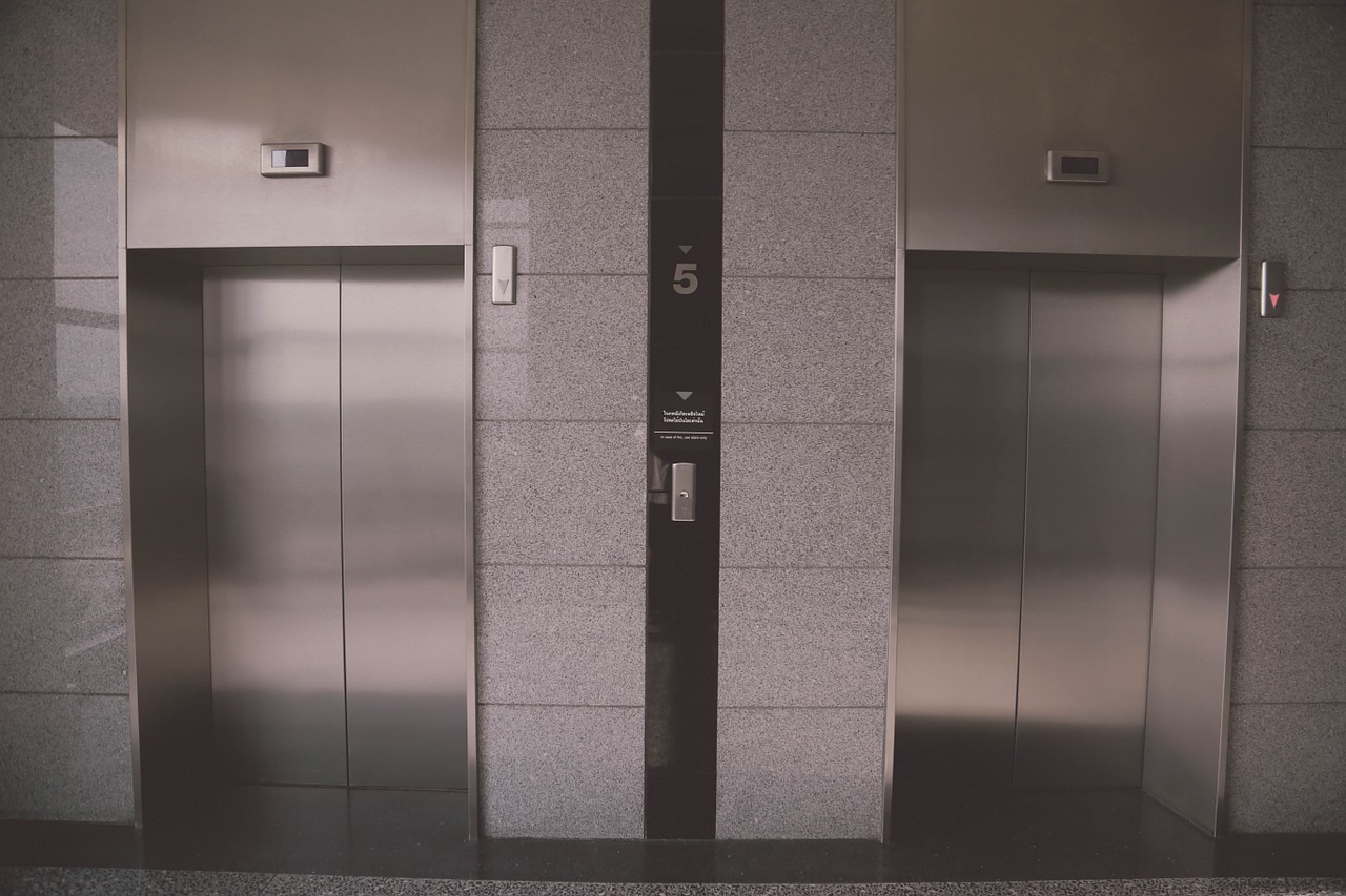 Video: Faulty elevator crushes man in New York building