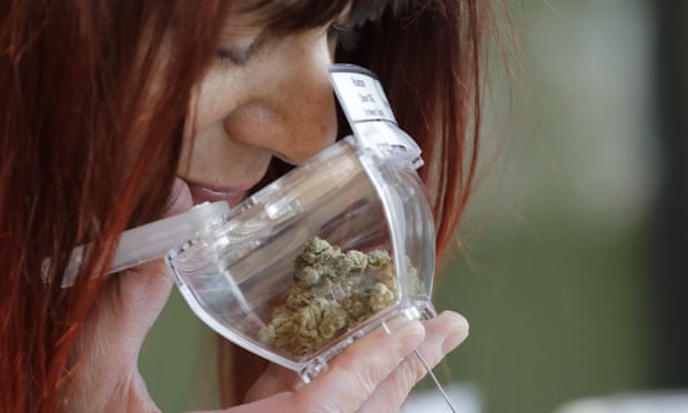Quebec Raises Legal Consumption Age For Cannabis To 21