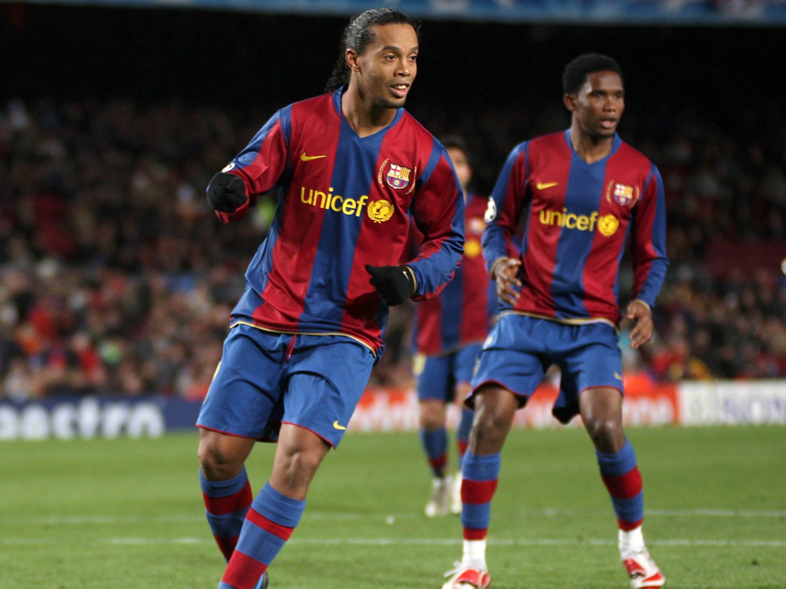 Eto’o Sends Emotional Message To Ronaldinho In Jail