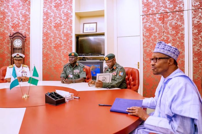Buhari Meets Service Chiefs At Villa