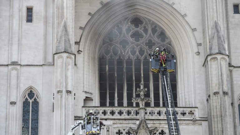 104 Firemen Put Out Fire At France’s Historic Nantes Cathedral
