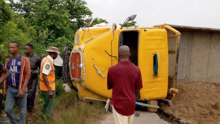 Ogun - Truck crushes three to death on Papa-Ilaro road