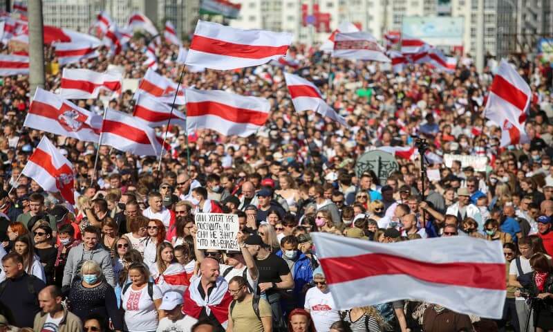 Tens Of Thousands Rally In Belarus Despite Mass Arrests (1)