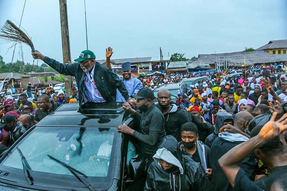 Massive crowd as Yahaya Bello joins Akeredolu’s campaign train in Owo