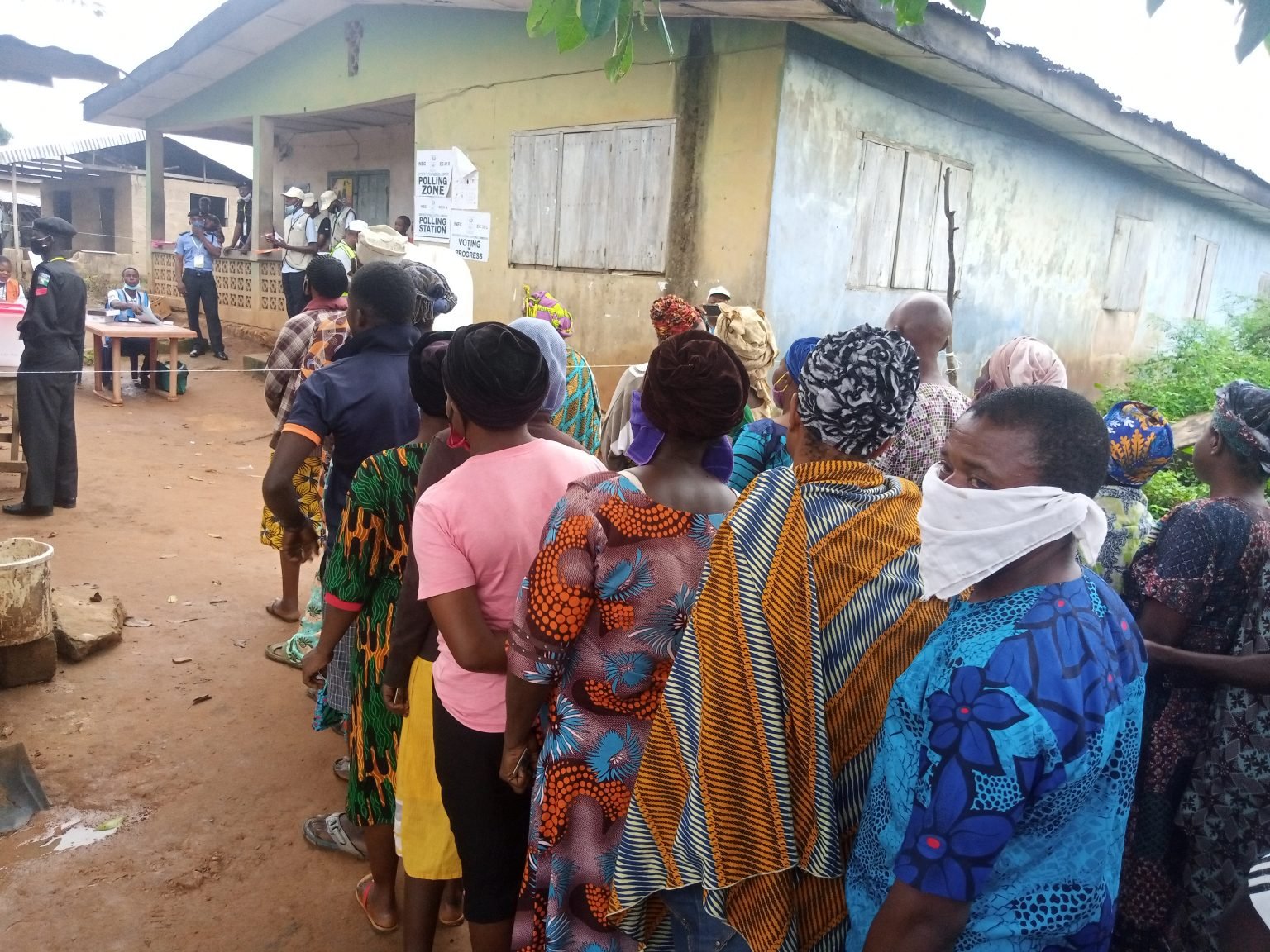 Ondo guber - APC, PDP buy votes as electorate get between N5000, N10000