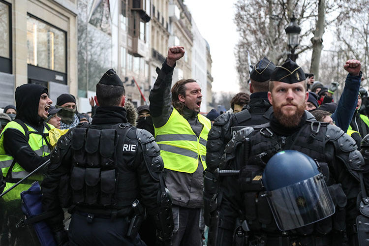 French Police Assaults Reuters Journalist Filming Protest