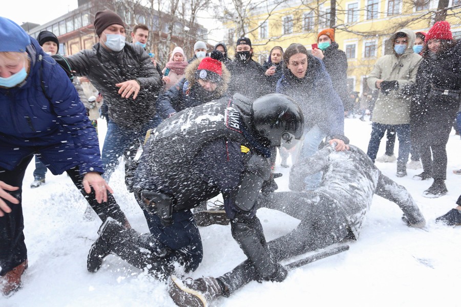 Over 4,400 Held As Russian Police Clamp Down On Protests