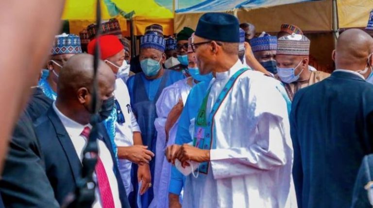 Why Buhari Removed His Mask In Public – Presidency