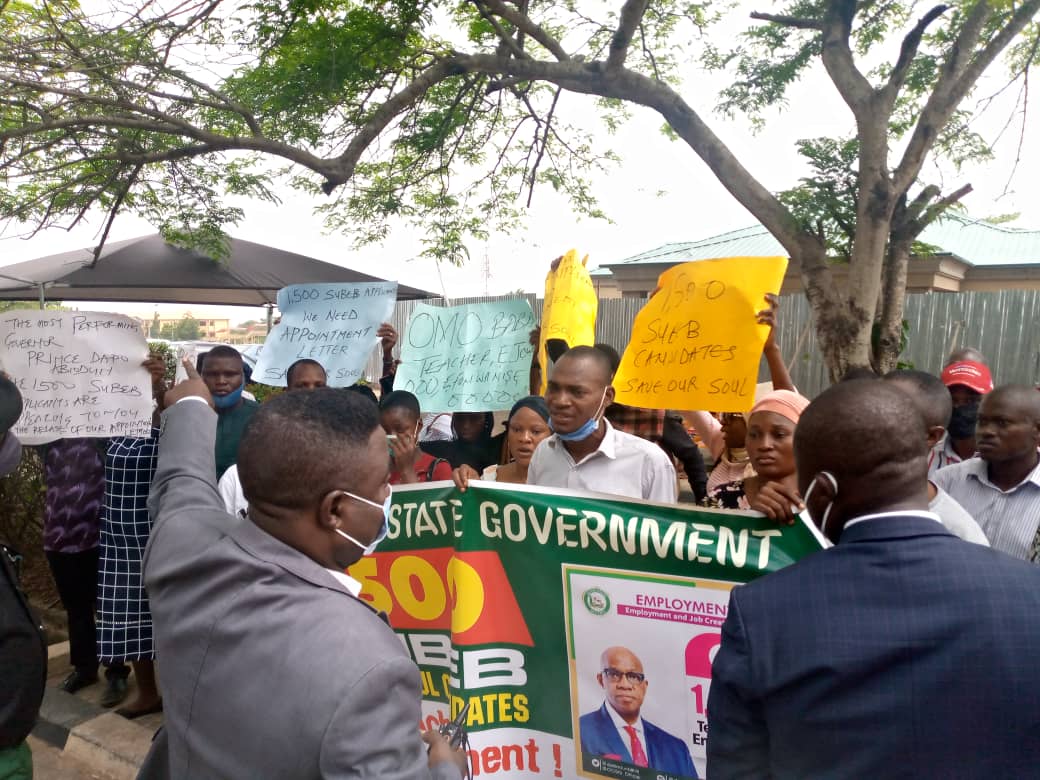 Protest As Ogun Govt ‘Cancels’ Recruitment Of 1,500 Teachers