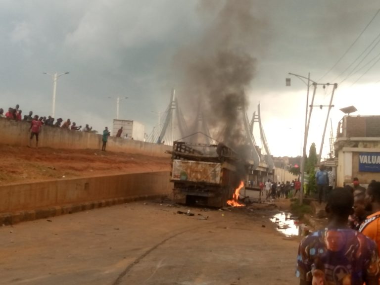 Mob Set Trailer Ablaze Over Killing Of 8 Hawkers In Anambra