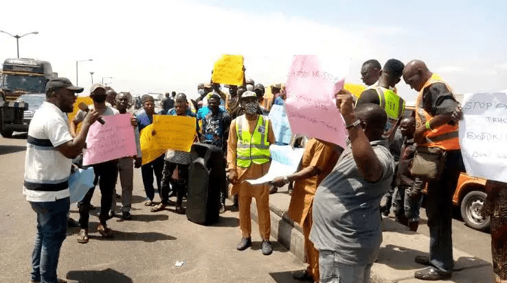 Lagos Truck Owners Protest Against Extortion At Ports