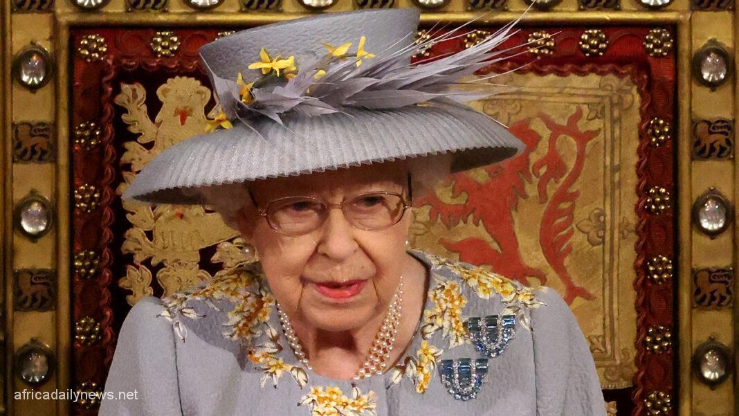 Queen Elizabeth II Visits Horse Show Amid Health Concerns