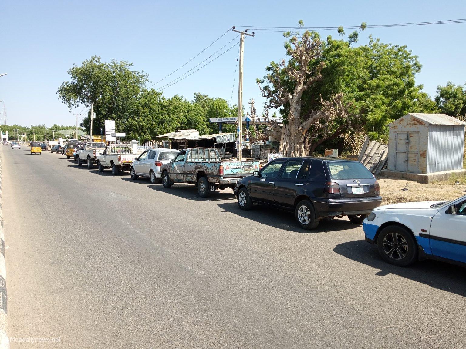 Long Queues Spotted In Abuja As Fuel Scarcity Hits FCT