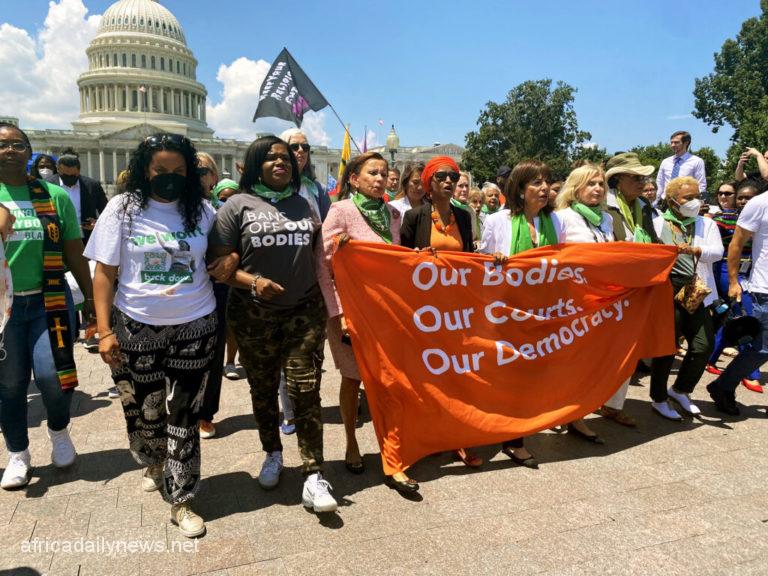 Police Detain 17 US Lawmakers For Protesting Abortion Rights