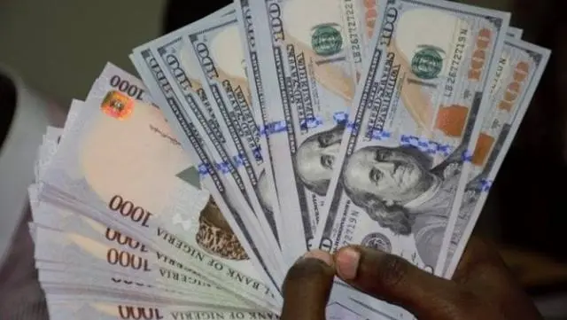 Naira Suffers Again, Crashes To ₦734 To Dollar